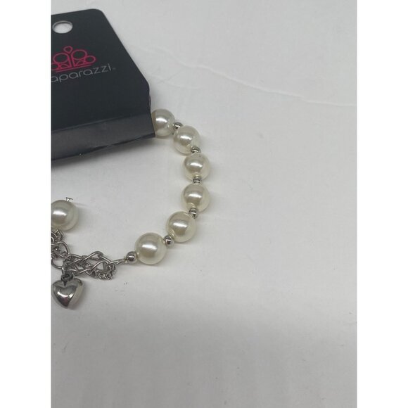 Paparazzi Jewelry Amour White Bracelet Item 52 - Picture 5 of 8